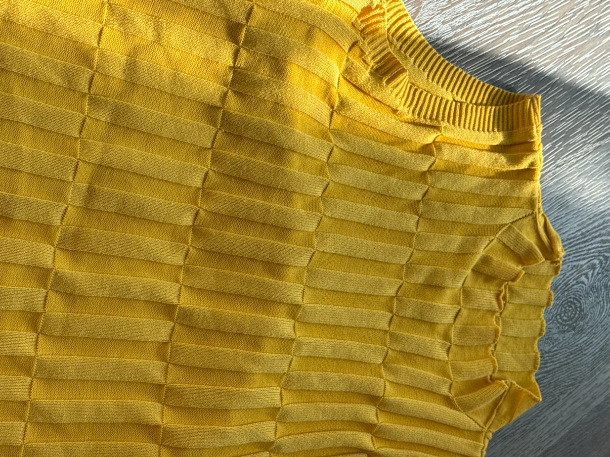 Cute- Bright Yellow Sleeveless Knit Top - photo 2