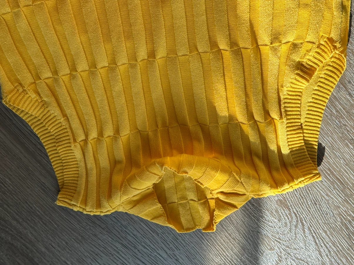 Cute- Bright Yellow Sleeveless Knit Top - photo 3