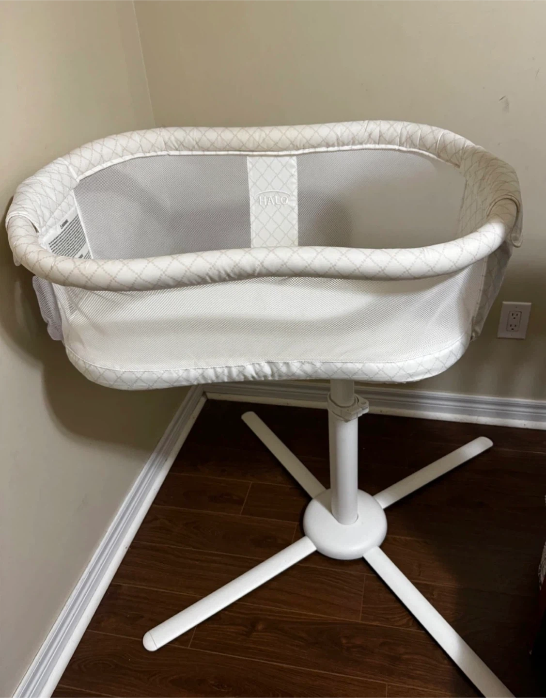Bassinest Swivel Sleeper ( halo brand ) - photo 3