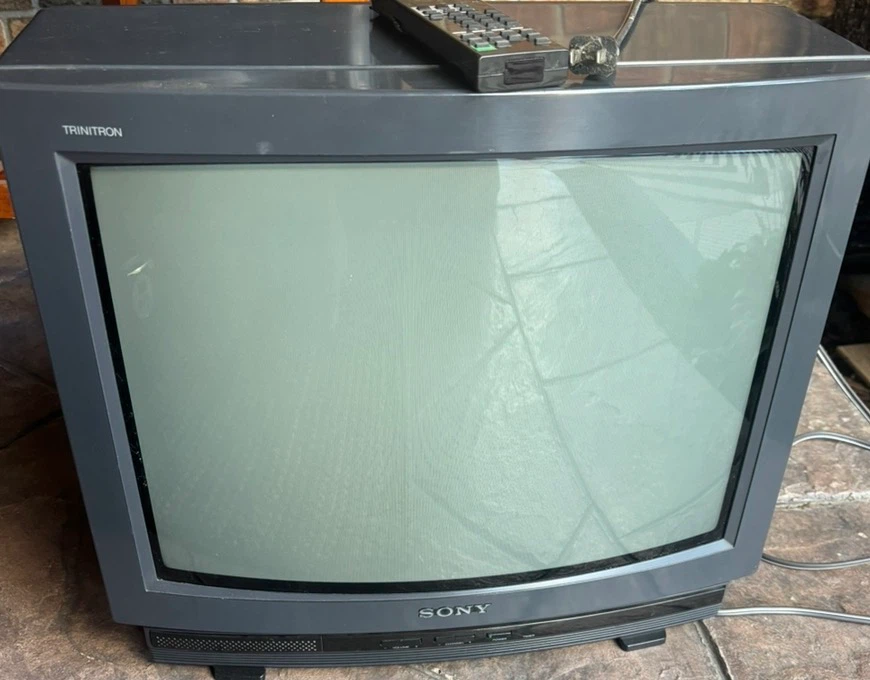 Sony Trinitron CRT Television - photo 3