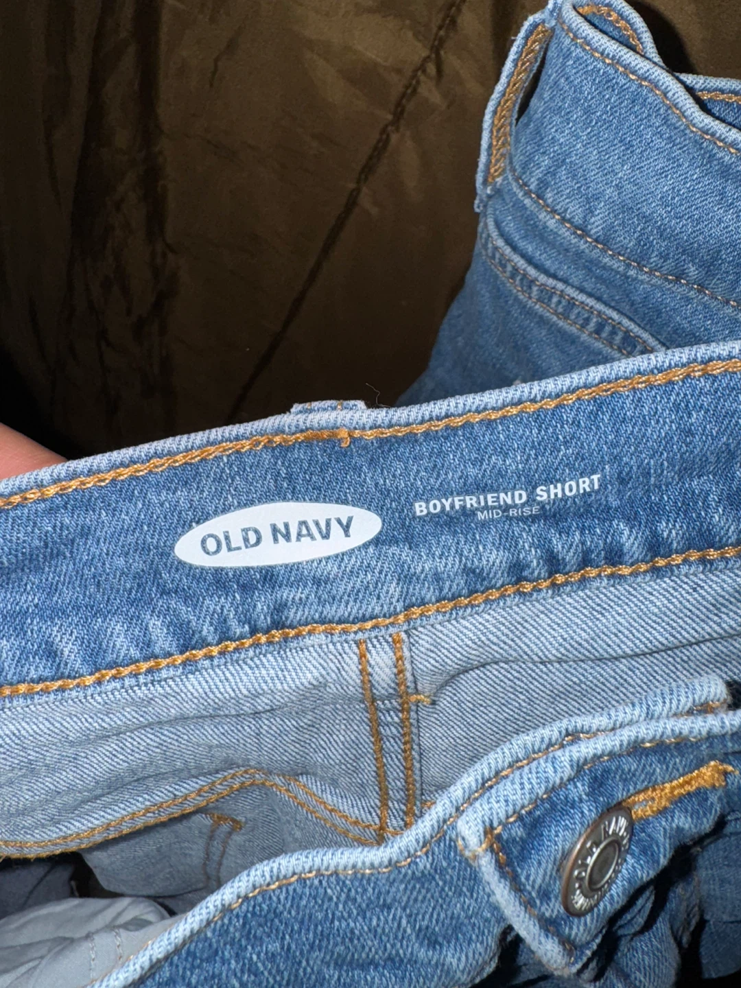 Old Navy Mid-Rise Boyfriend Denim Shorts Size 16 - photo 3