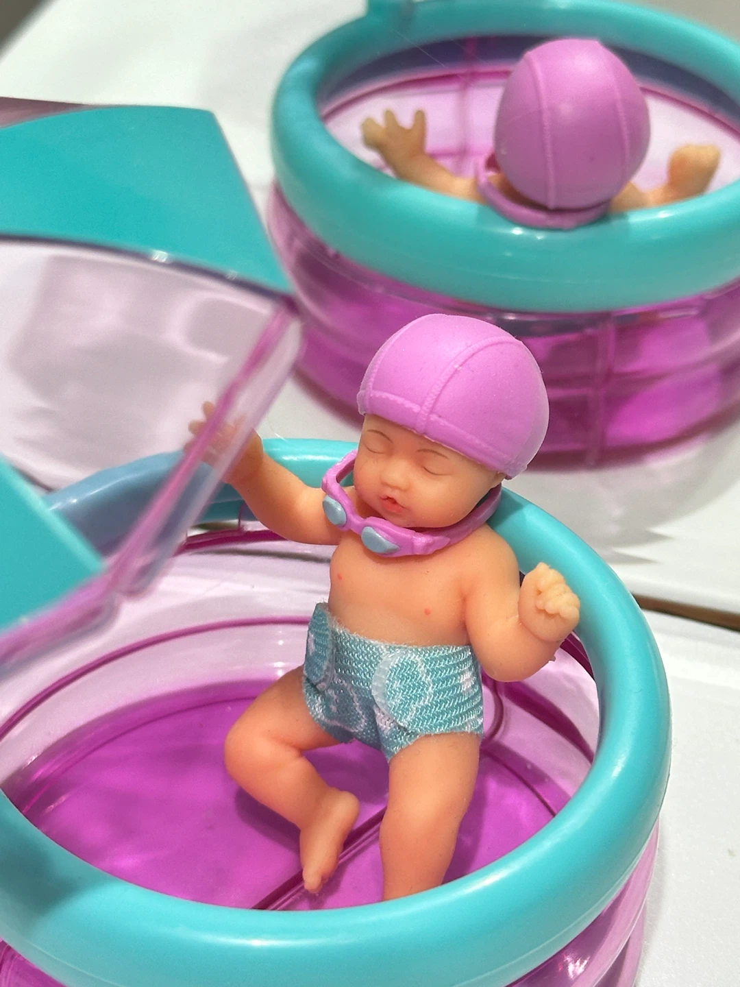 Collectible ZURU My Mini Baby doll with swimming pool set - photo 2