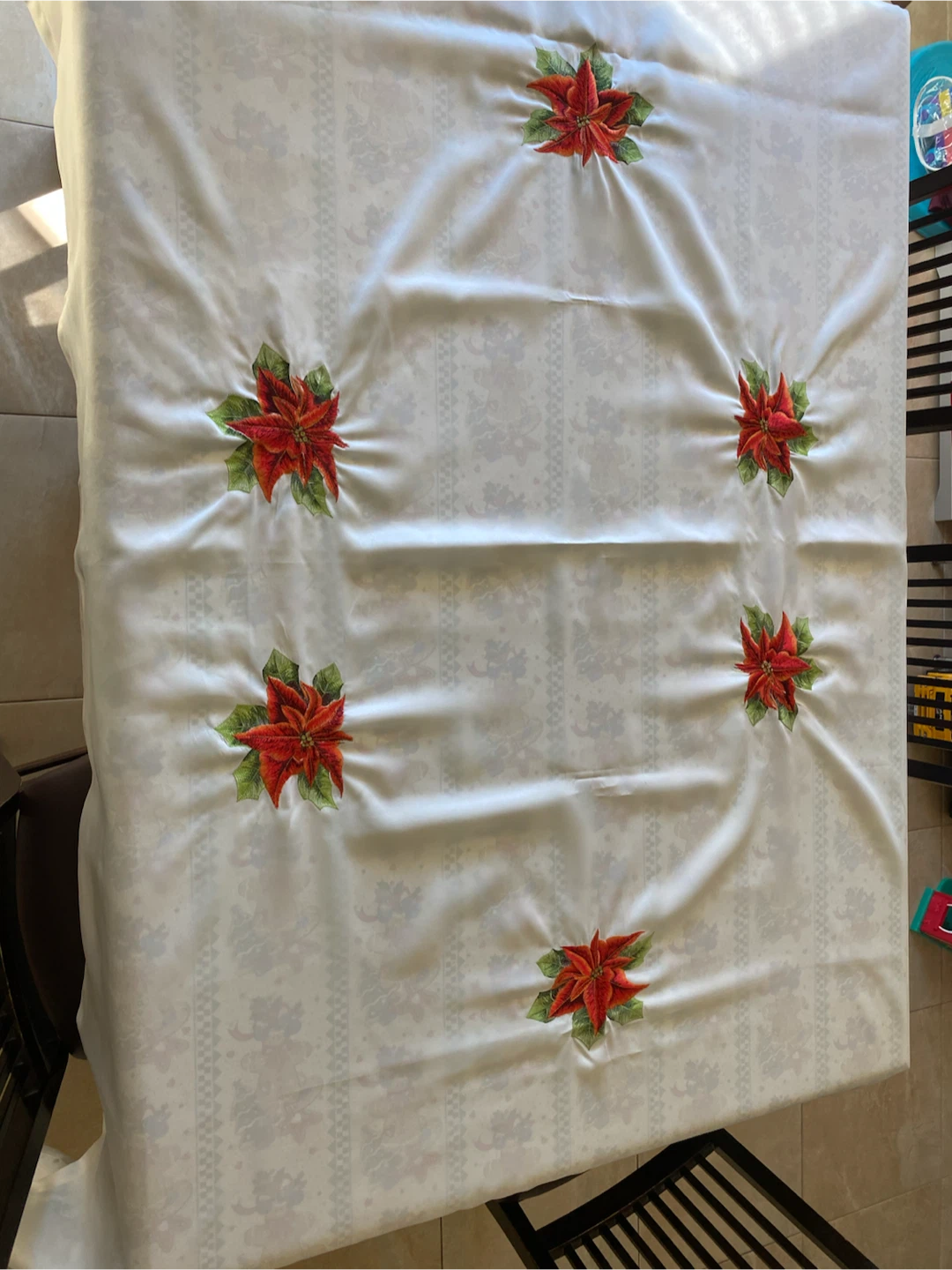Christmas Poinsettia Tablecloth - photo 2