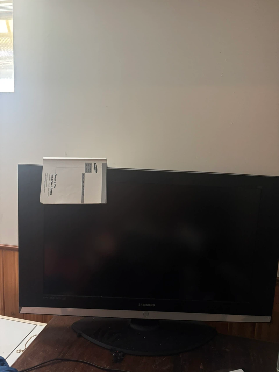 Samsung43”LCD TV with remote