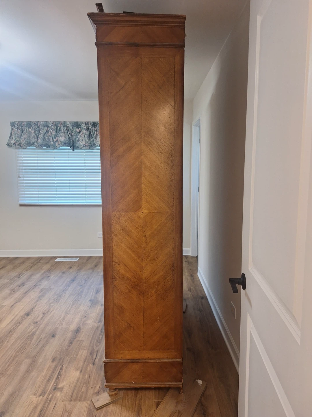 Antique French Style Carved Wood Armoire with Mirrors - photo 5