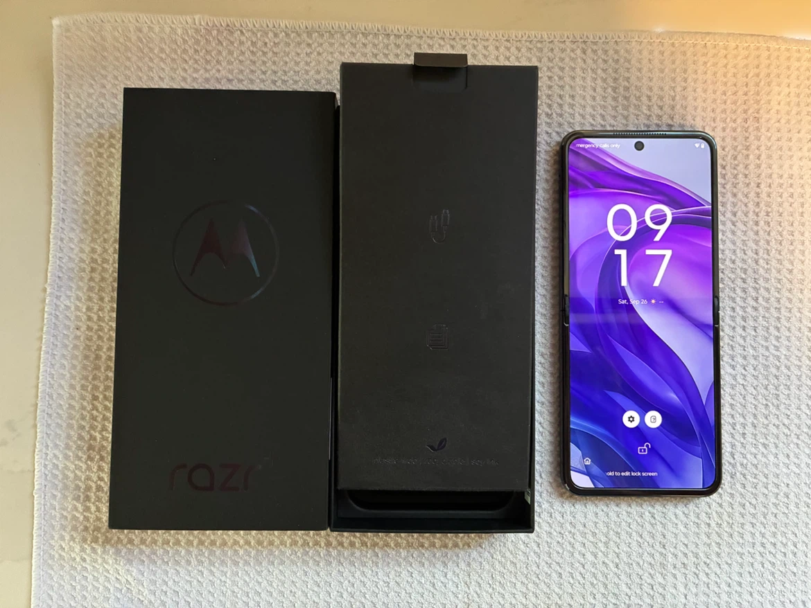 Motorola Razr Plus 2024, Unlocked and in Mint Condition