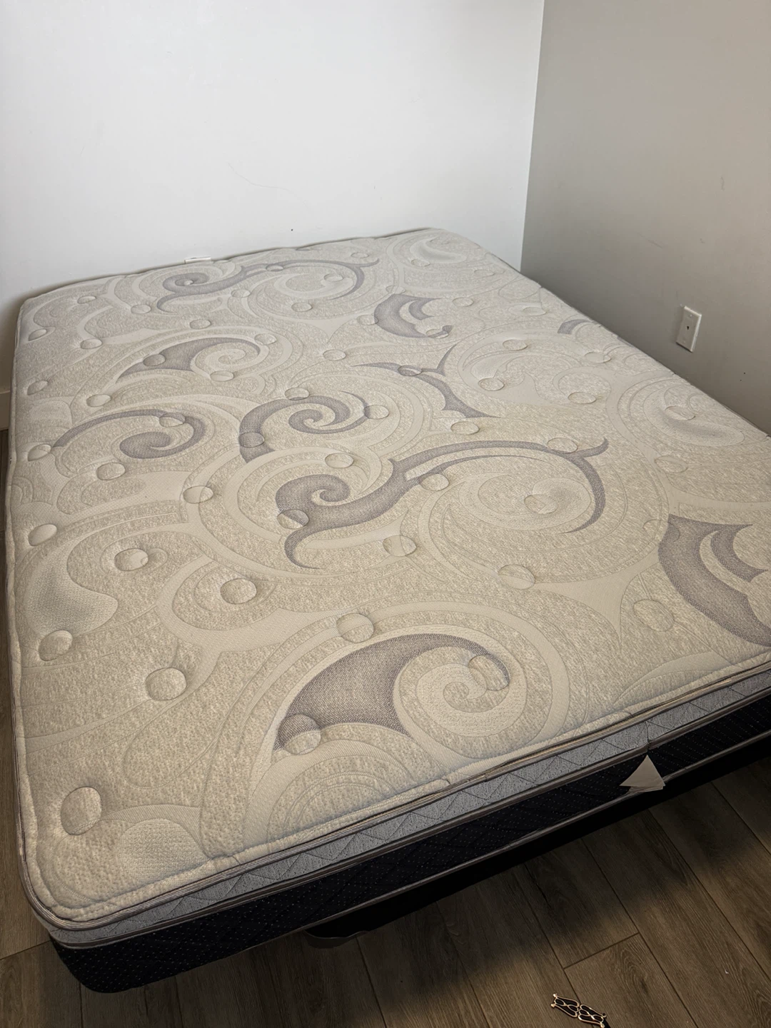 Queen Springwall PISA Comfort  - Excellent Condition + Boxspring