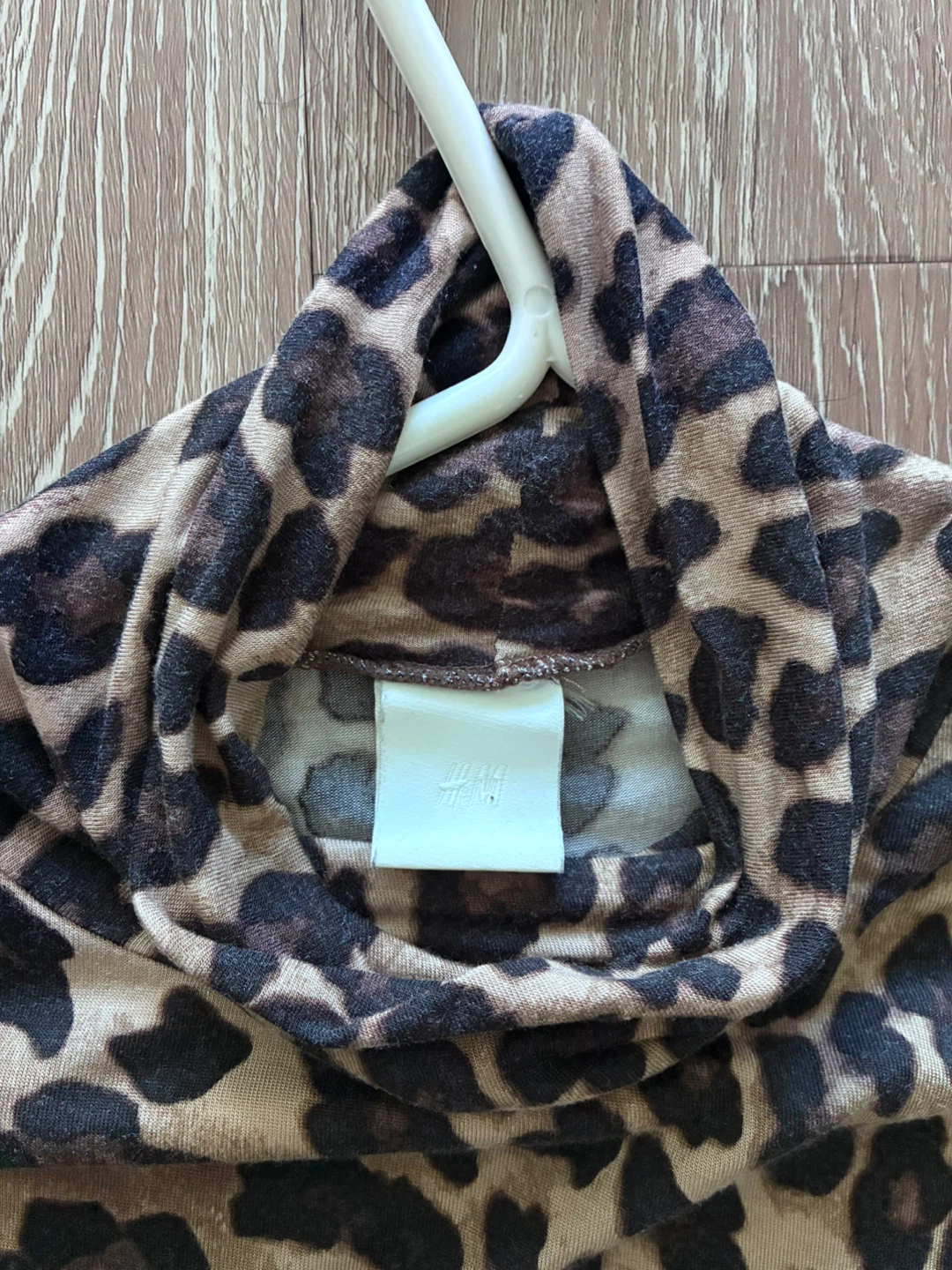H&M Leopard Print Turtleneck - photo 2