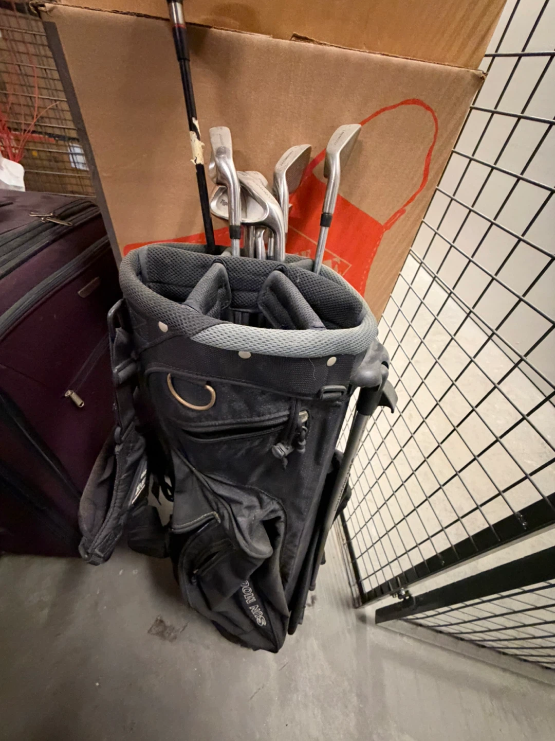 Sun Mountain Golf Bag with Adams Golf Clubs