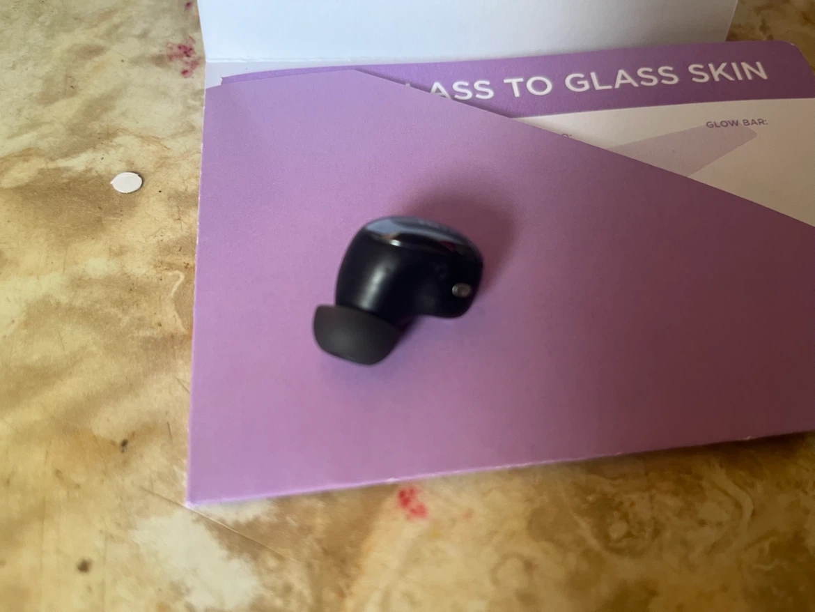 JBL Black Wireless Earbud Right Ear