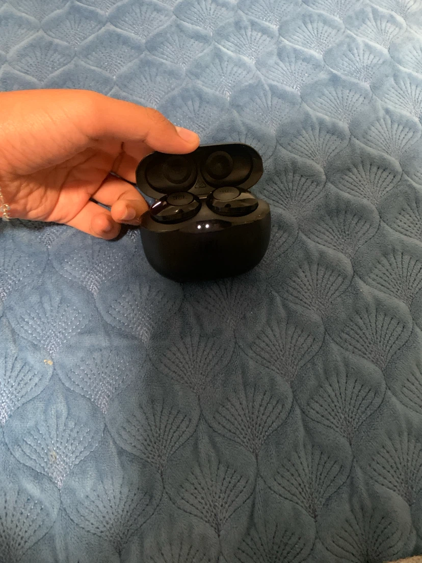 JBL Black Wireless Earbuds with Charging Case