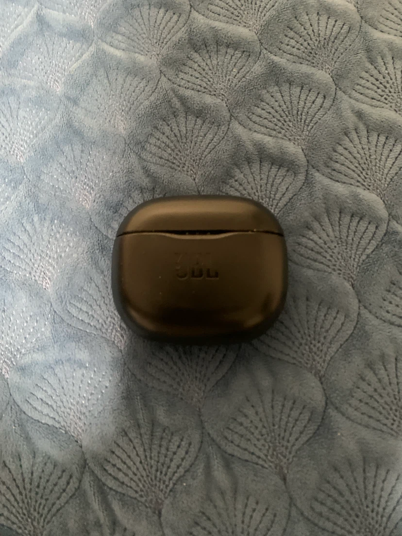 JBL Black Wireless Earbuds with Charging Case - photo 2
