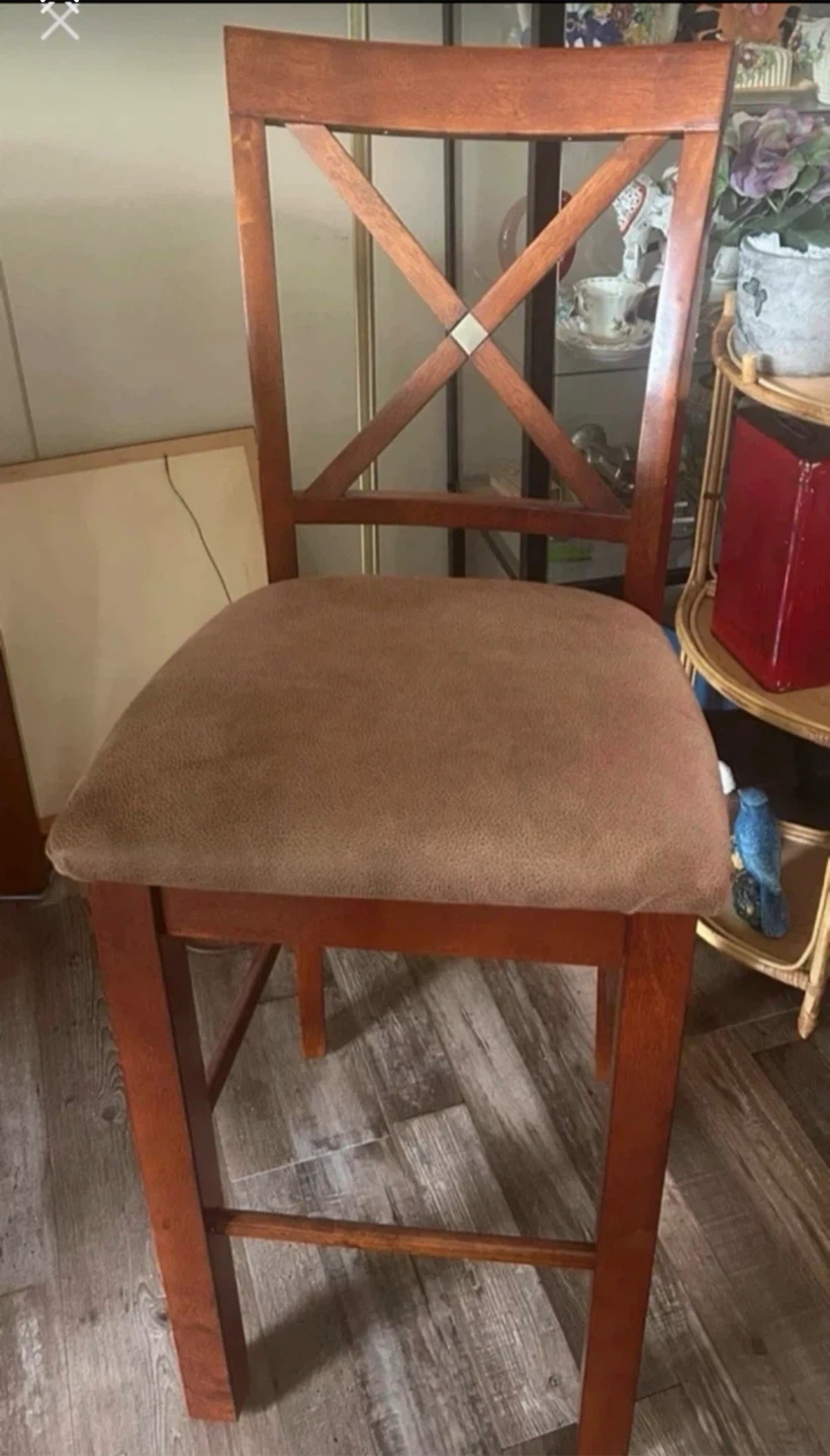 Wooden Cherry Brown Dinning room table, with 6 chairs and a leaf - photo 2