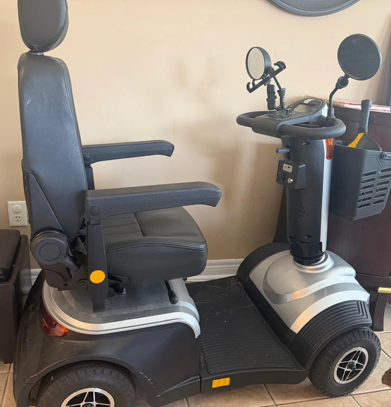 Four-Wheel Mobility Scooter - photo 3