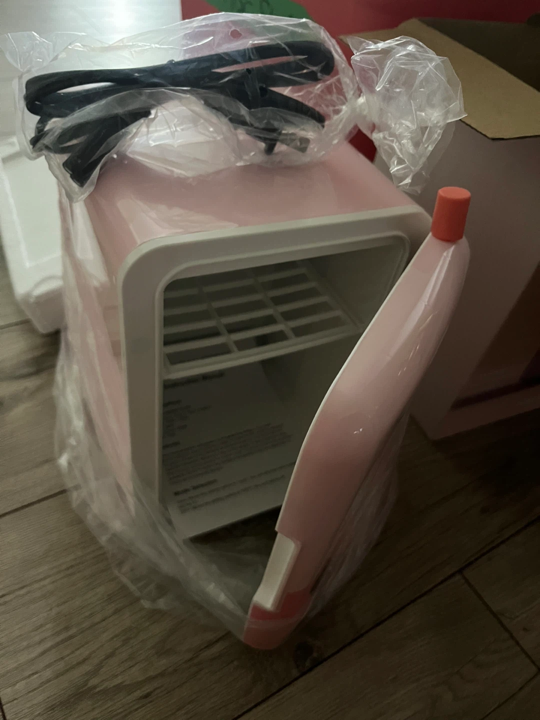 Boba Tea Mini Beauty Fridge - photo 2