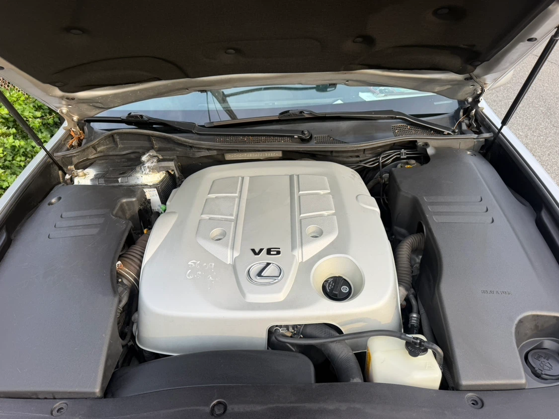 Lexus GS Silver Sedan - photo 2