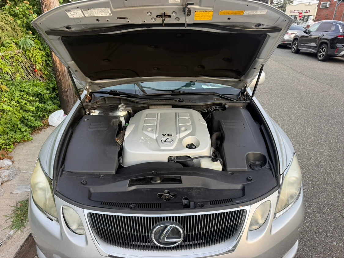 Lexus GS Silver Sedan - photo 4