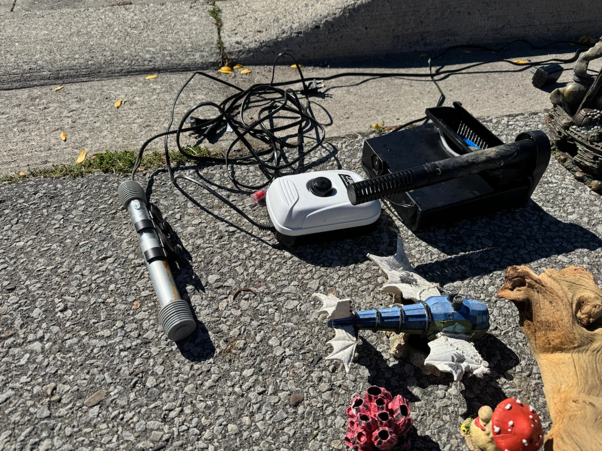 Aquarium tank with accessories and cleaning hose - photo 4