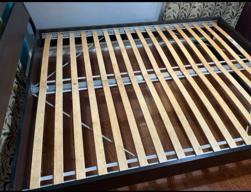 IKEA Queen Bed Frame & LUROY Slats - Very Good Condition - photo 3
