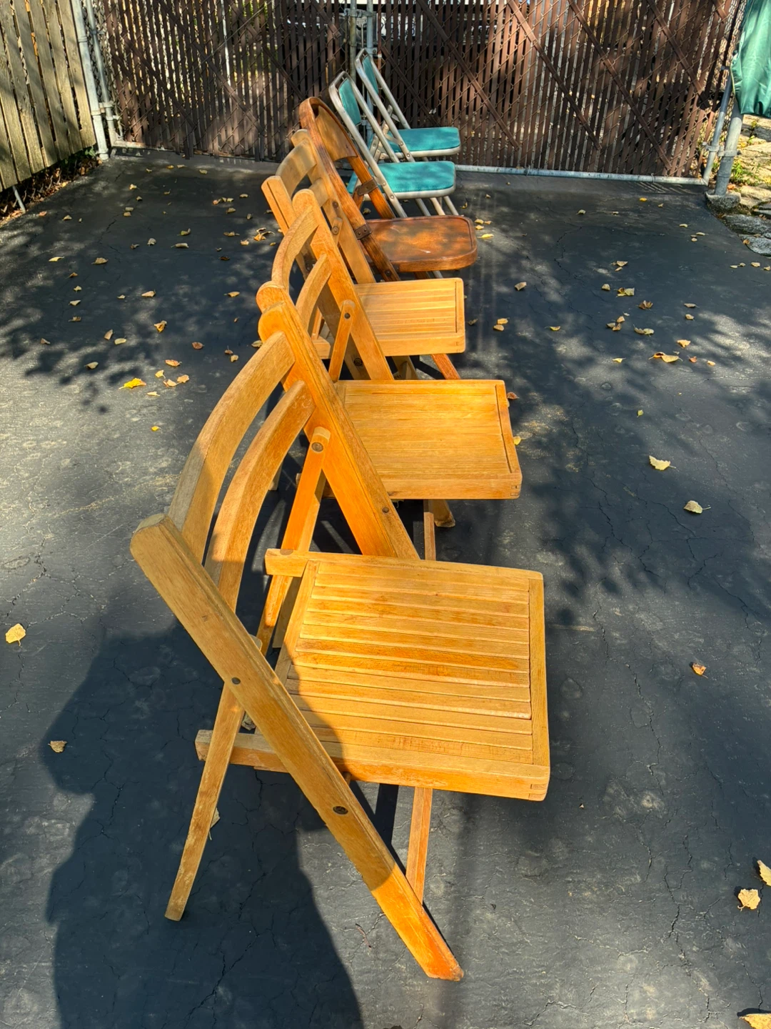 Six folding chairs - photo 3