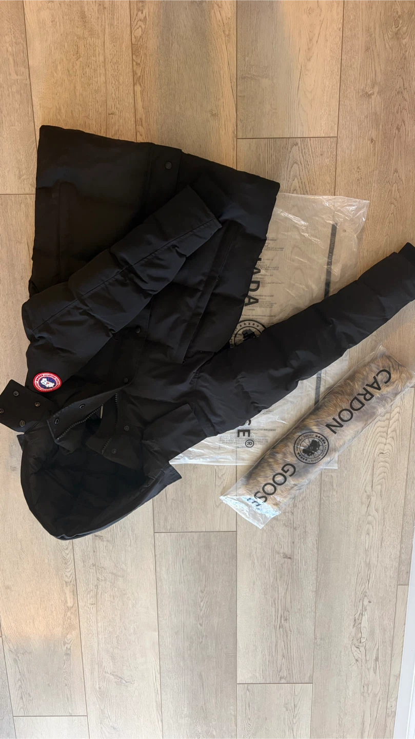 Canada Goose Black Down Jacket - photo 2