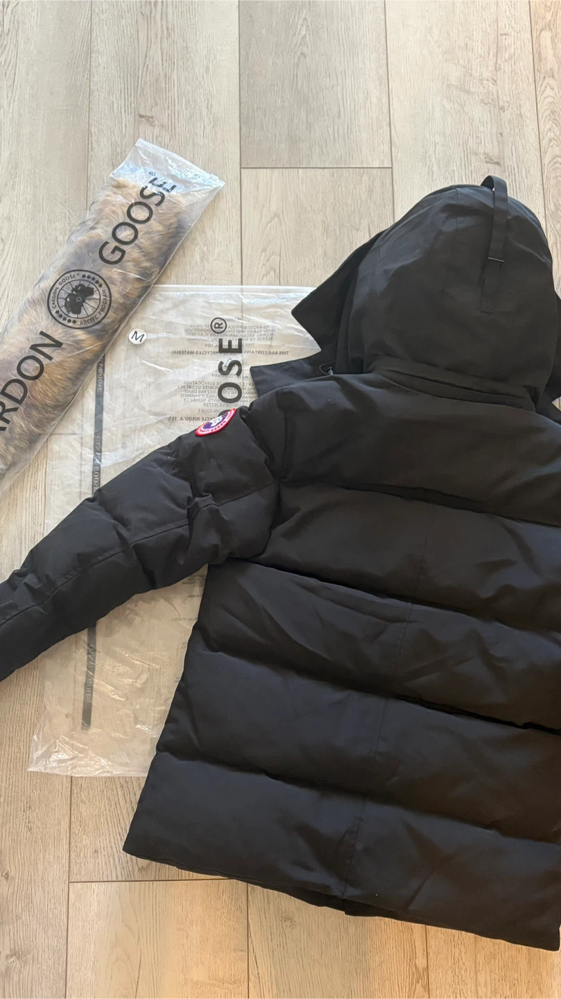 Canada Goose Black Down Jacket - photo 4