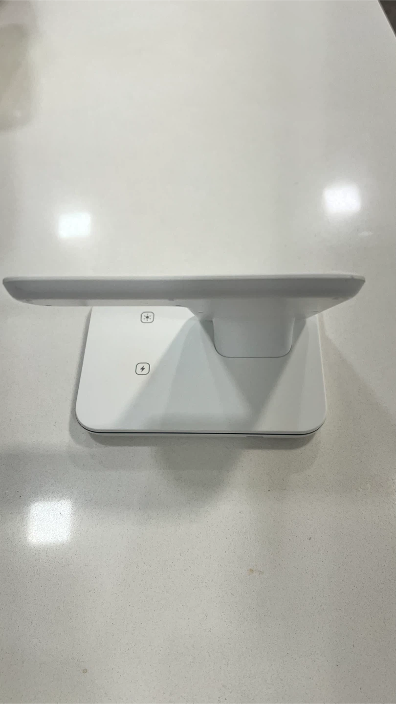 3-in-1 Fast Wireless Charging Station - photo 2