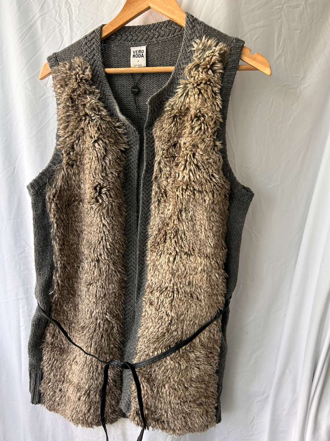 Vero Moda Grey Knit Faux Fur Vest - Size M