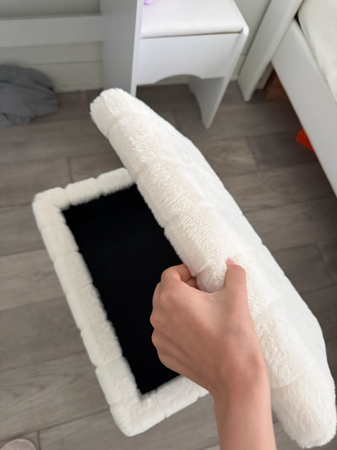 White Faux Fur Storage Ottoman - photo 2