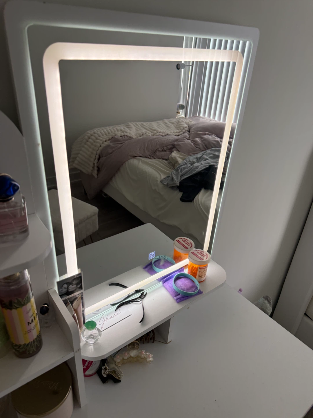 White Vanity Table with LED Mirror - photo 3