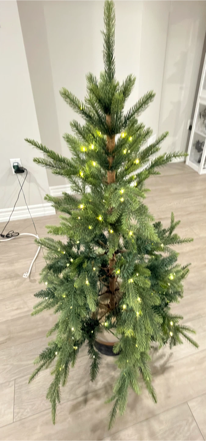Pre-lit Christmas Tree in Decorative Pot 4 ft