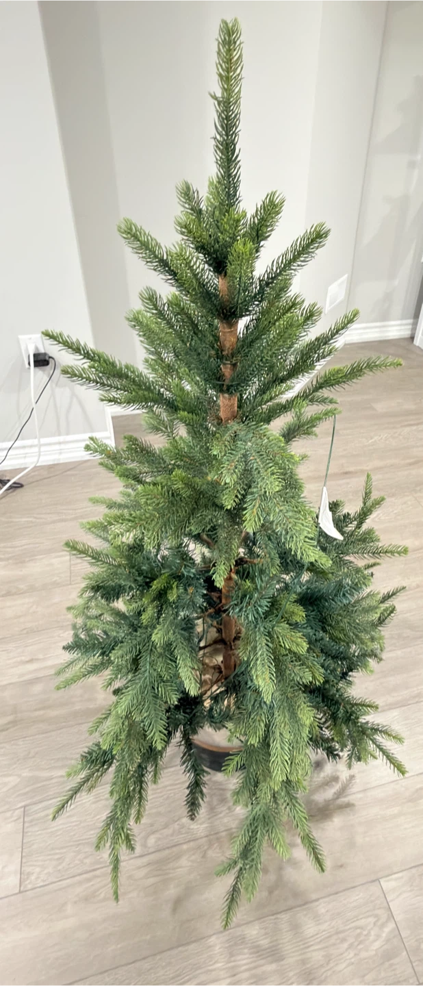 Pre-lit Christmas Tree in Decorative Pot 4 ft - photo 2