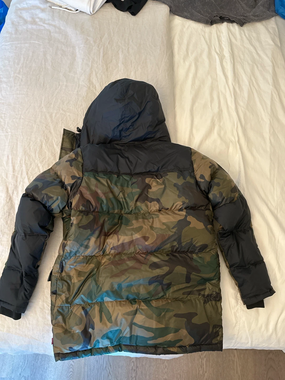 Levi's Camouflage Puffer Jacket Size Small - photo 2
