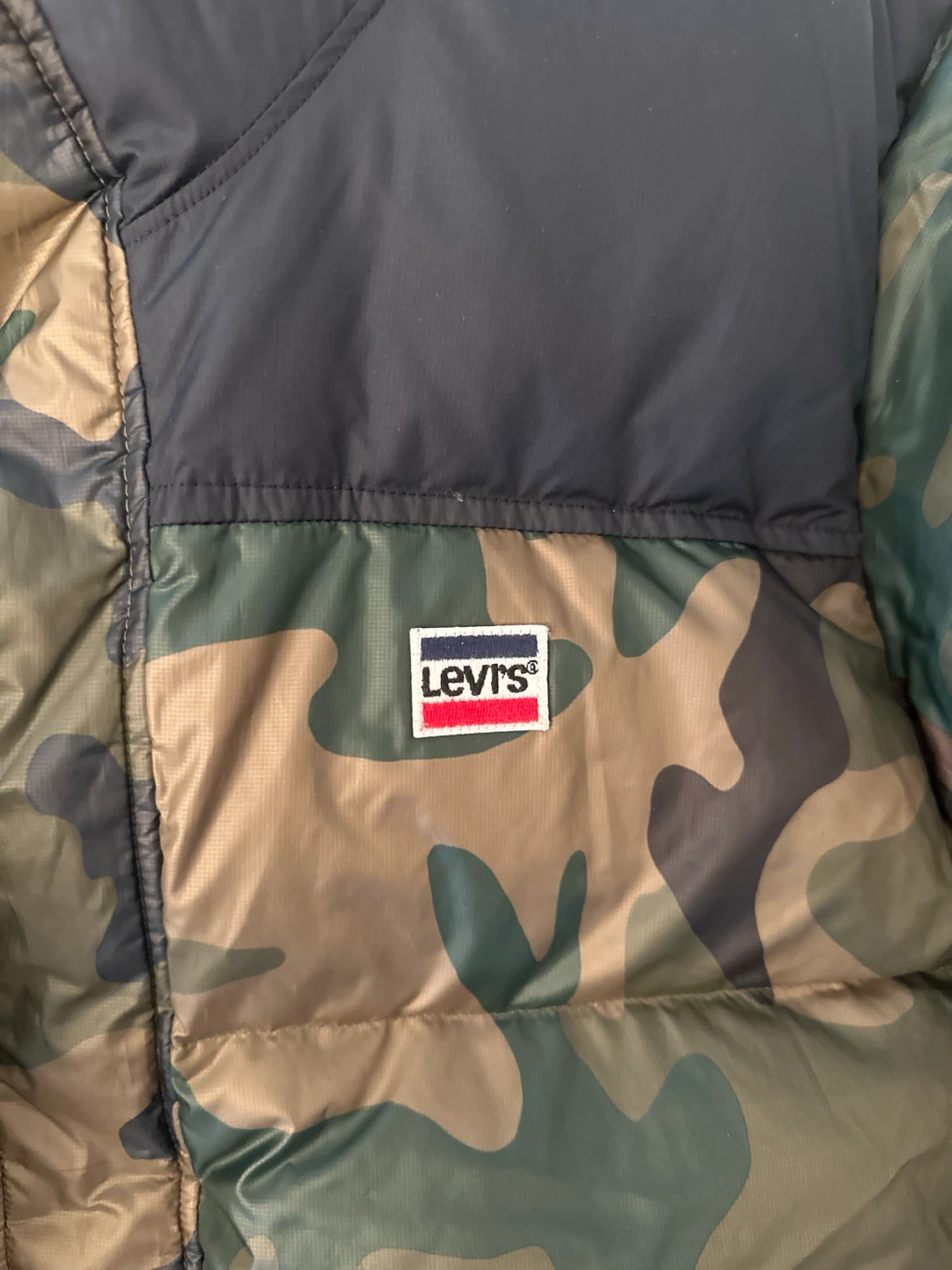 Levi's Camouflage Puffer Jacket Size Small - photo 3