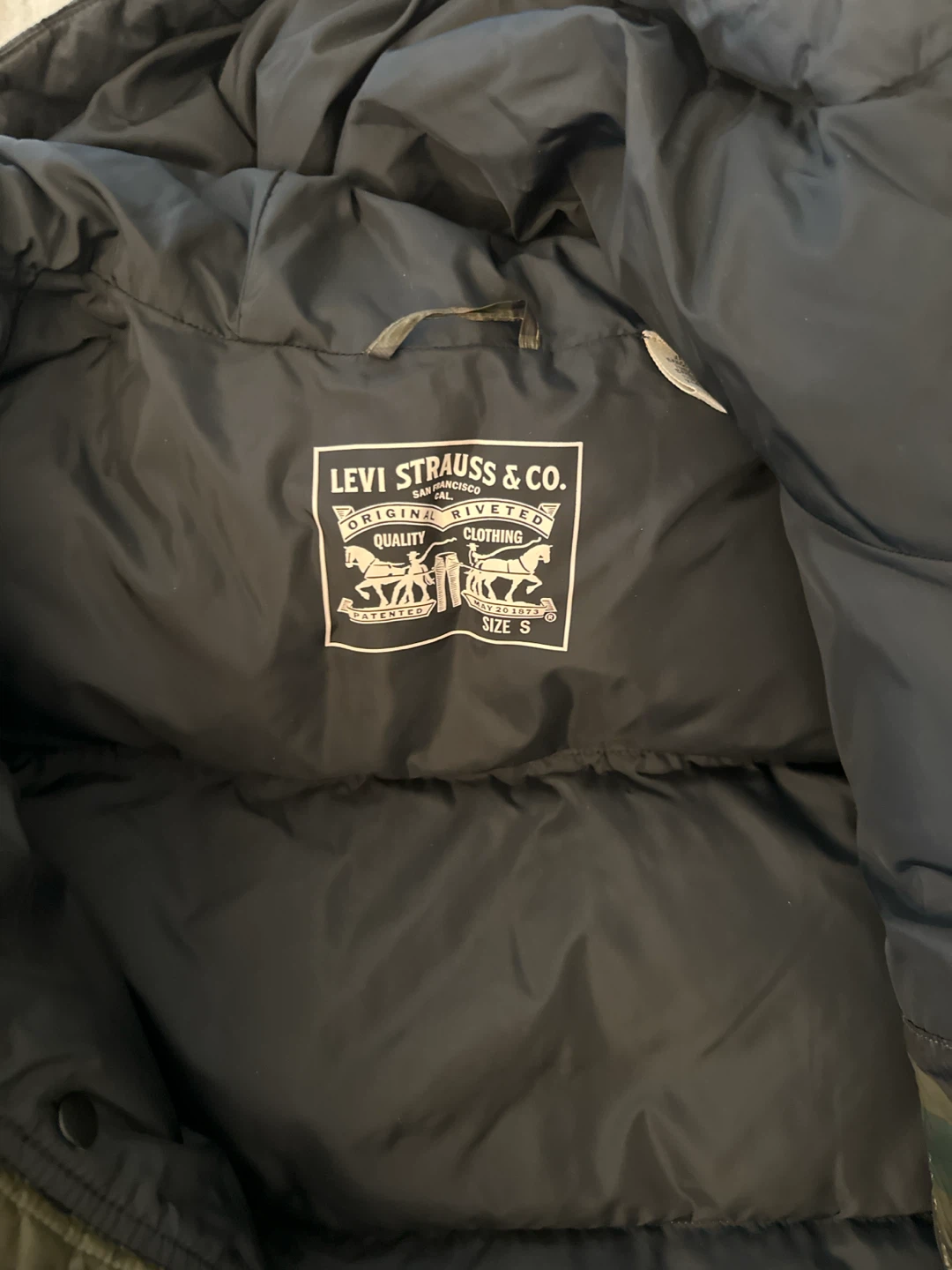 Levi's Camouflage Puffer Jacket Size Small - photo 4