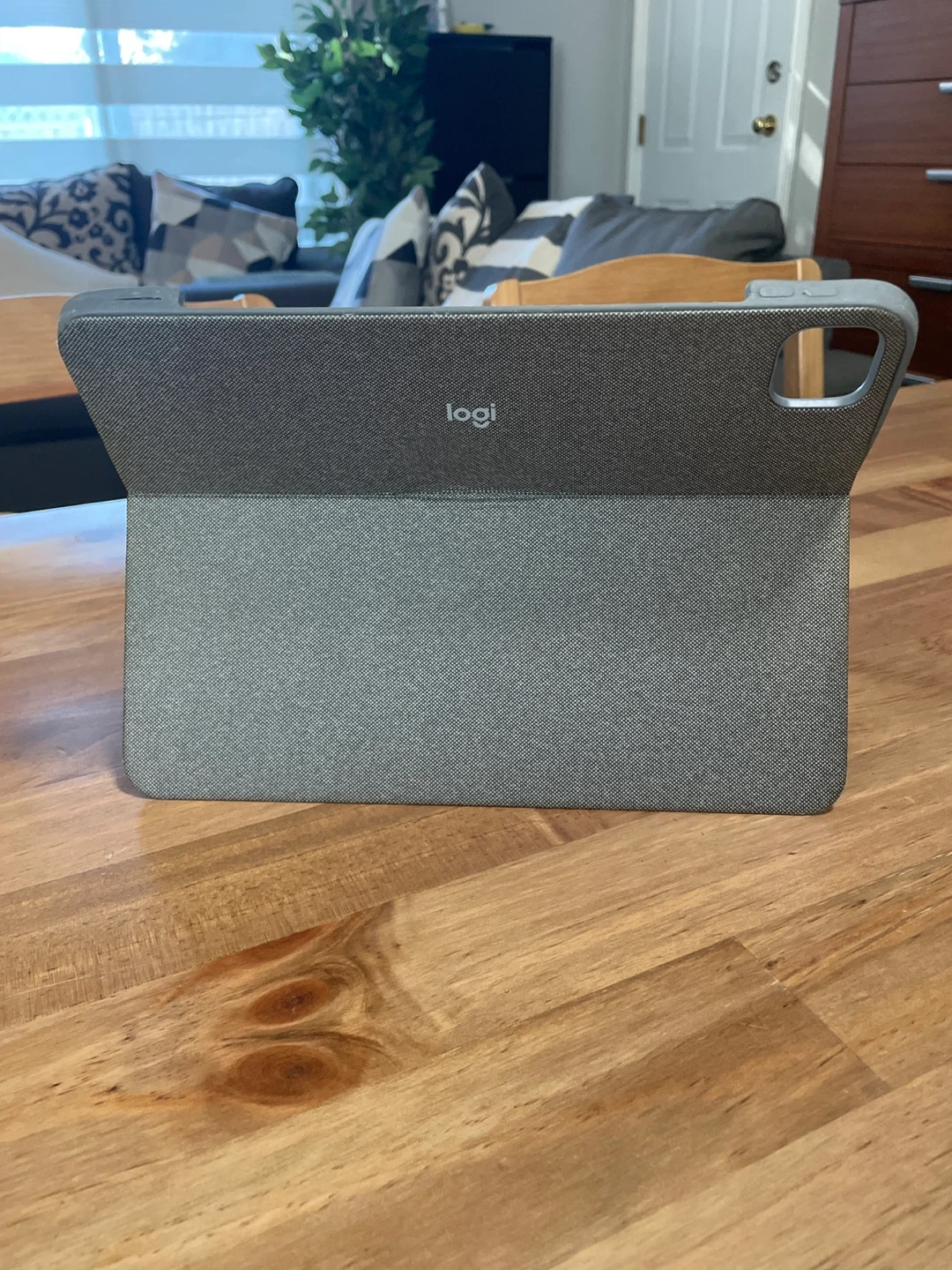 Logitech Combo Touch Keyboard Case for iPad - photo 2