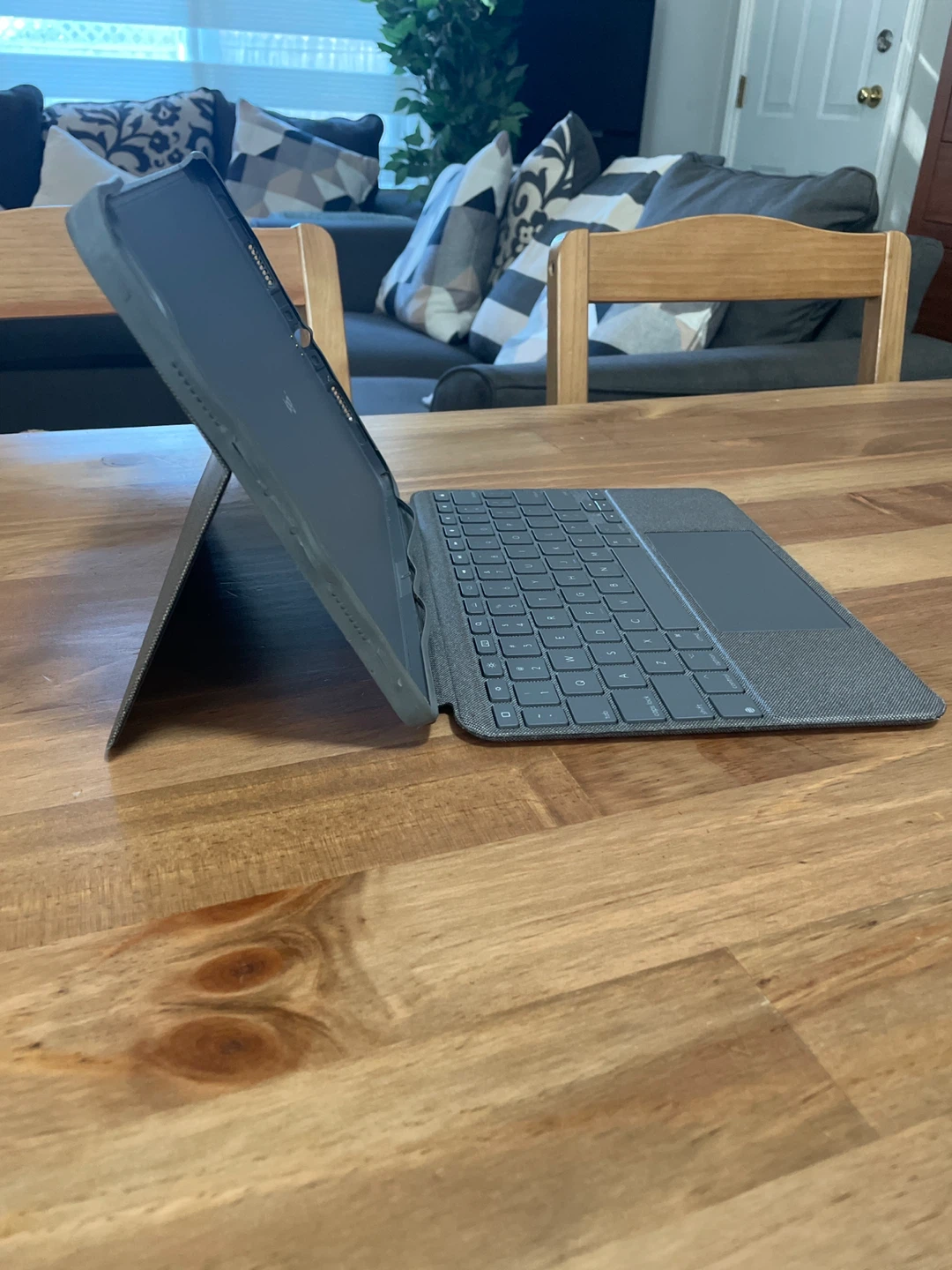 Logitech Combo Touch Keyboard Case for iPad - photo 4