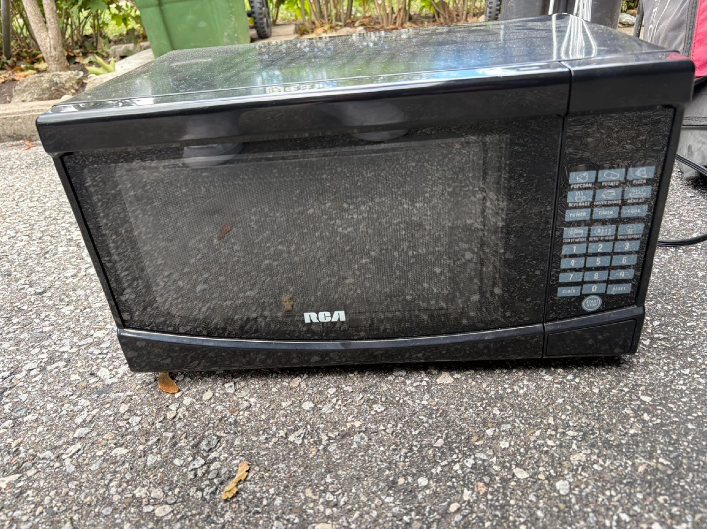 RCA Black Countertop Microwave