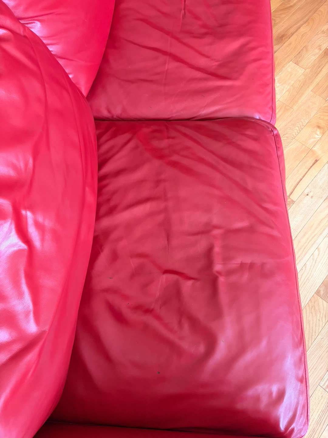 Red leather two-seater sofa - photo 3