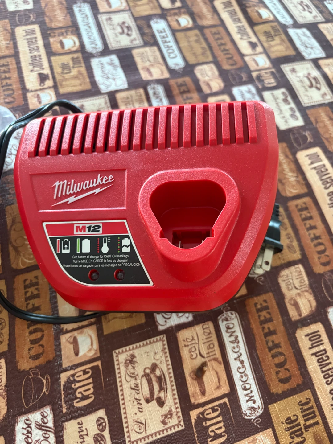 Milwaukee M12 Battery Charger - photo 3