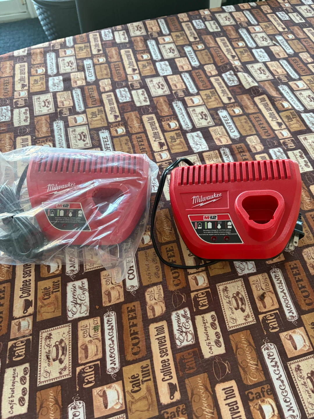 Milwaukee M12 Battery Charger - photo 4