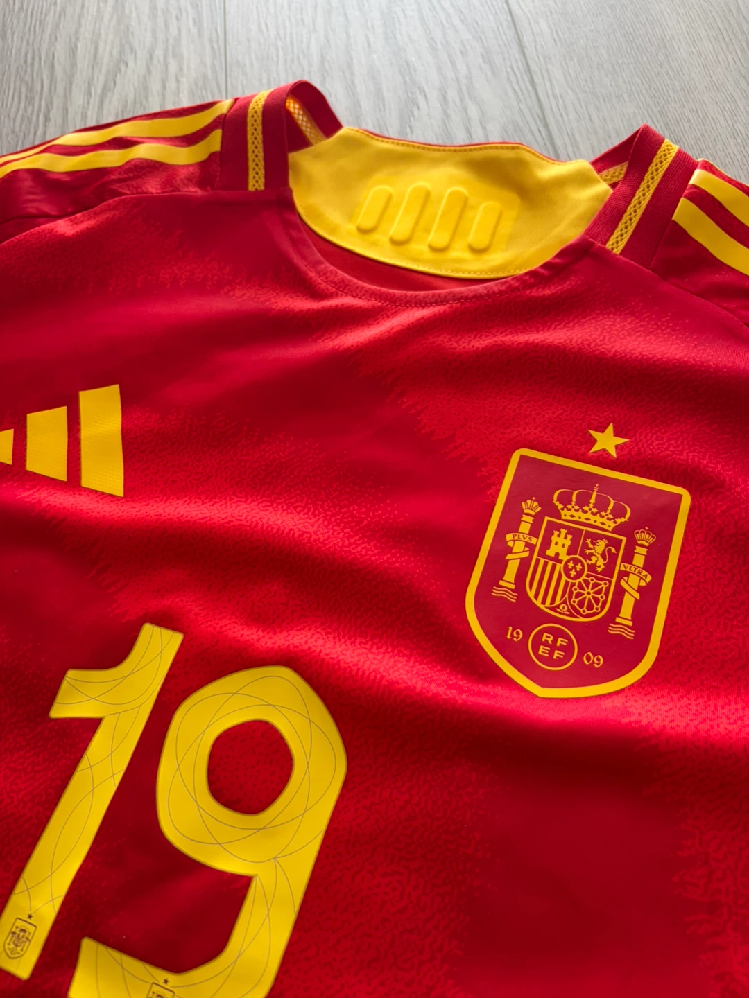 Spain Lamine Yamal 19 Jersey (Size S) - photo 4