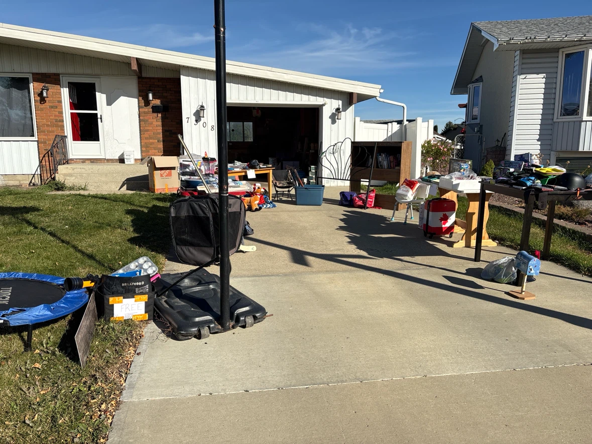 Garage sale 10 to 5 today