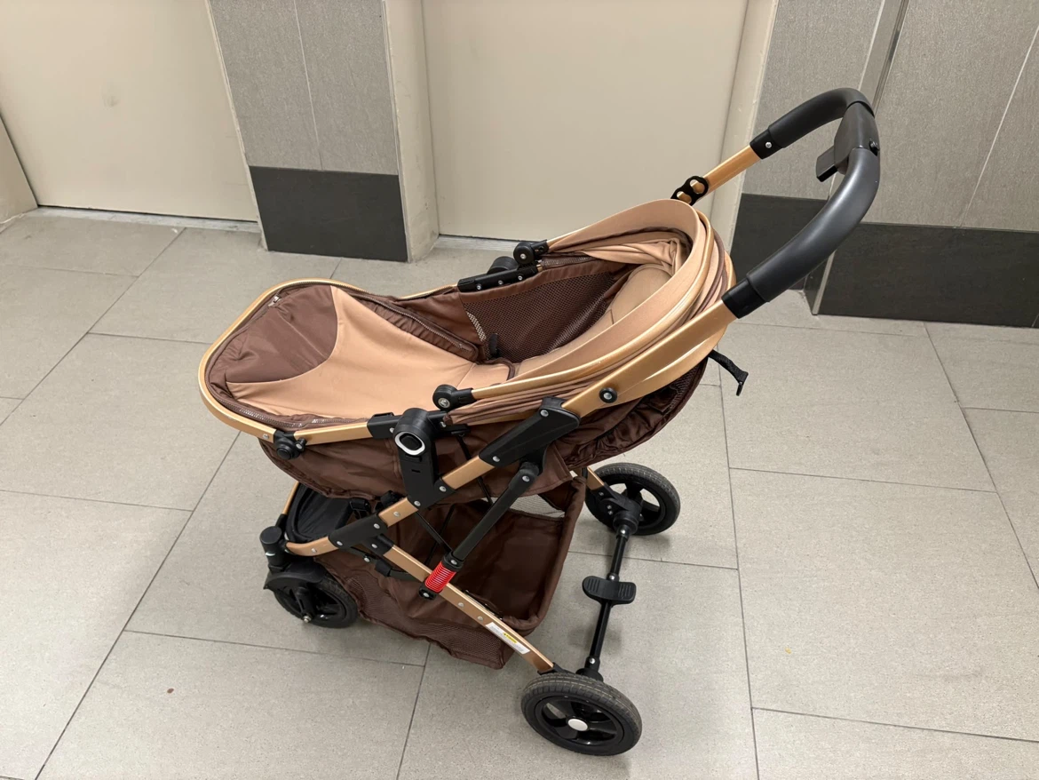 Stroller with Gold Frame - photo 2