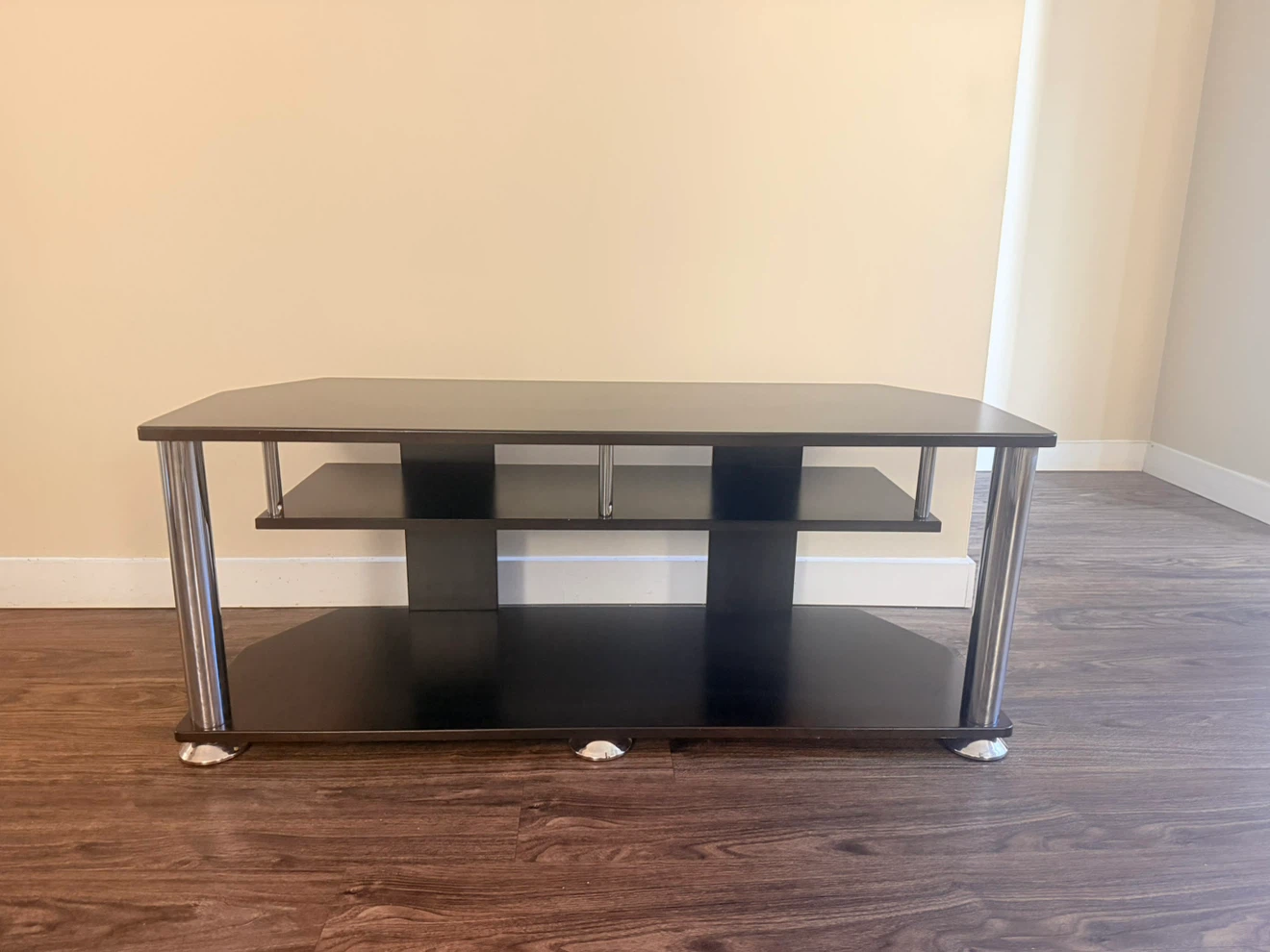 TV STAND fits up to 43’’