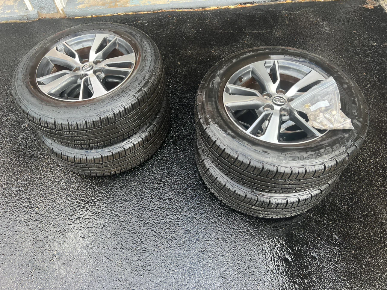 Set of 4 BFGoodrich Advantage Control Tires with Toyota Rims - photo 5