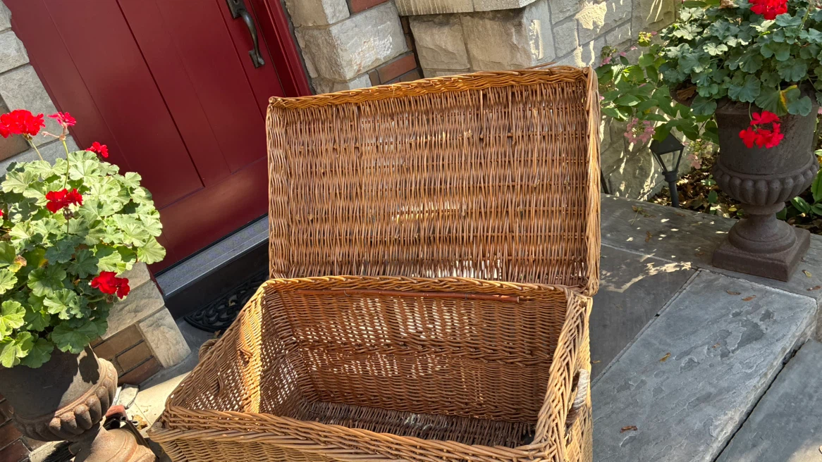 big Vintage Willow Wicker Basket Fall Halloween Porch Decor - photo 2