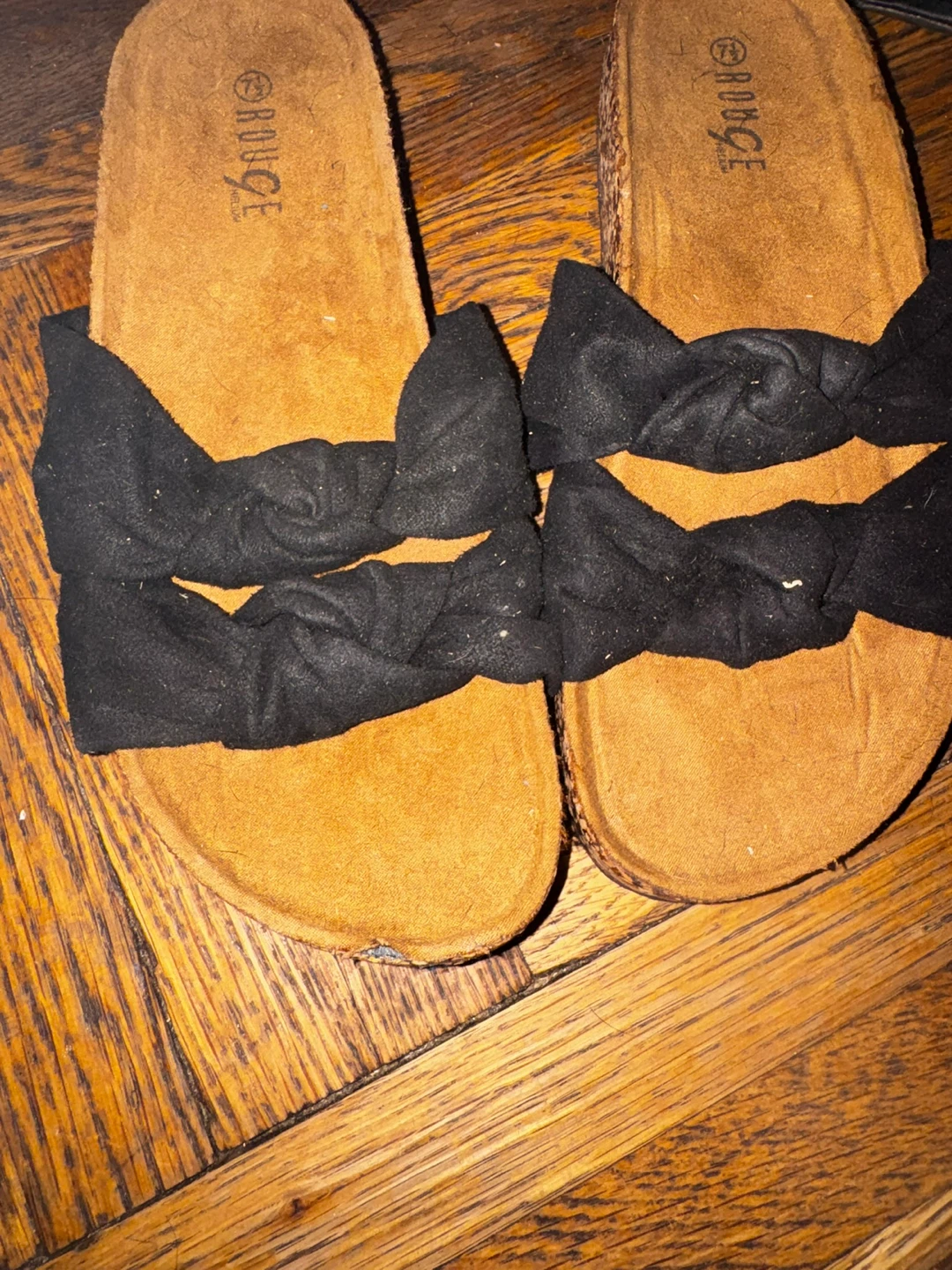 Rouge Helium Black Slide Sandals Size 7.5