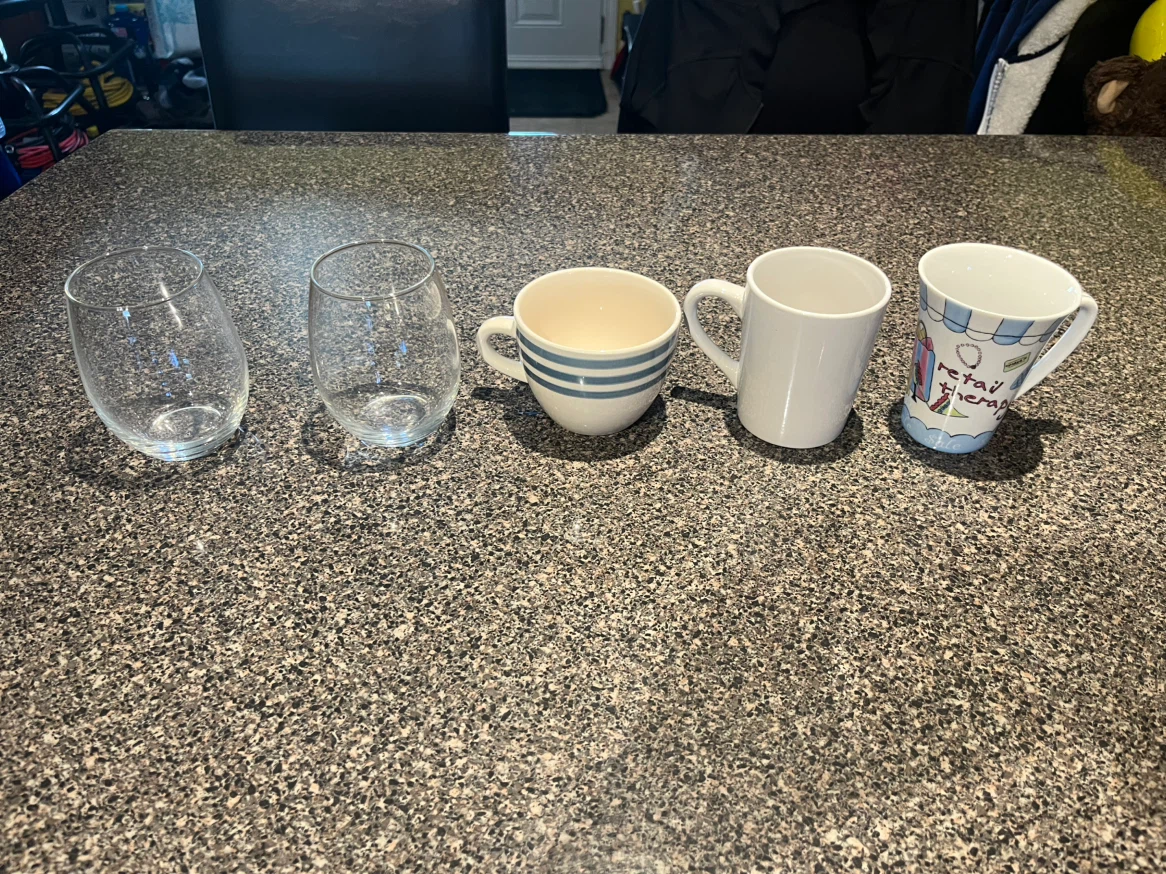 Assorted glasses and mugs - photo 3