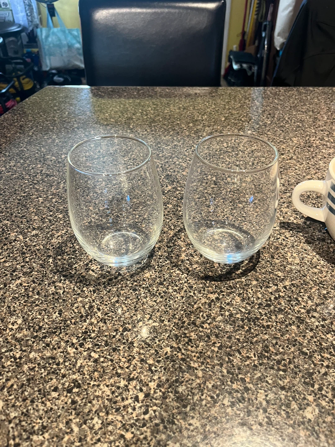 Assorted glasses and mugs - photo 4